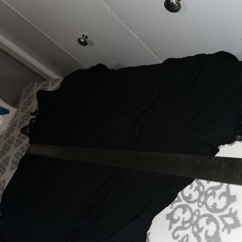 Black Lace-Trim Maxi‎ Dress with Puff Sleeves - Picture 8 of 10